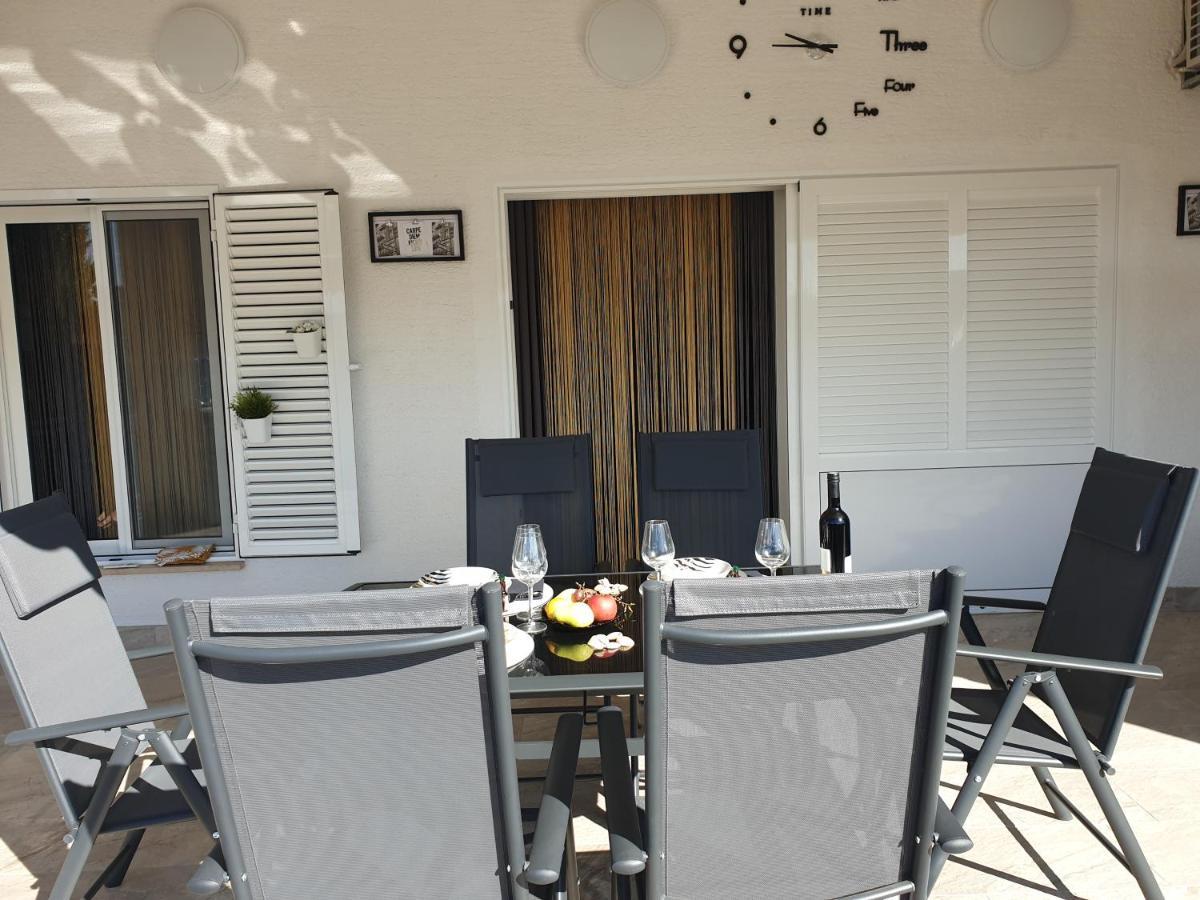 Apartman Anabella Рованиска Екстериор снимка