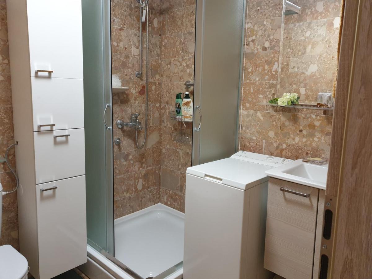 Apartman Anabella Рованиска Екстериор снимка